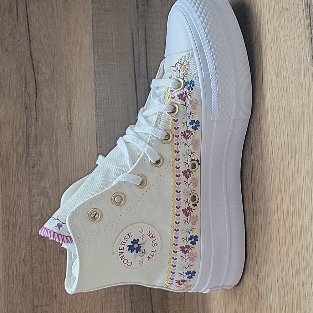 Converse White High-Top Sneakers with Classic Design - Picture 7 of 15